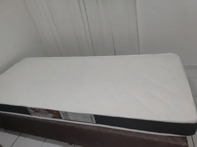 Vendo cama + box solteiro. Colchao D 33. Tudo novo