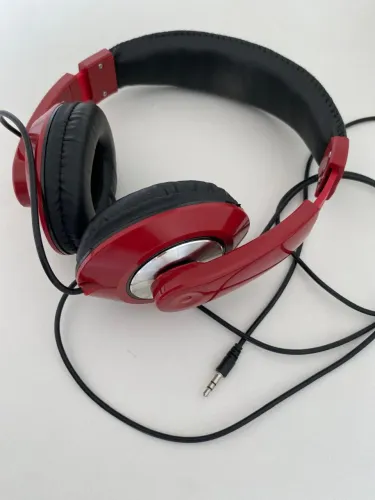 Fone de ouvido acolchoado com fio
