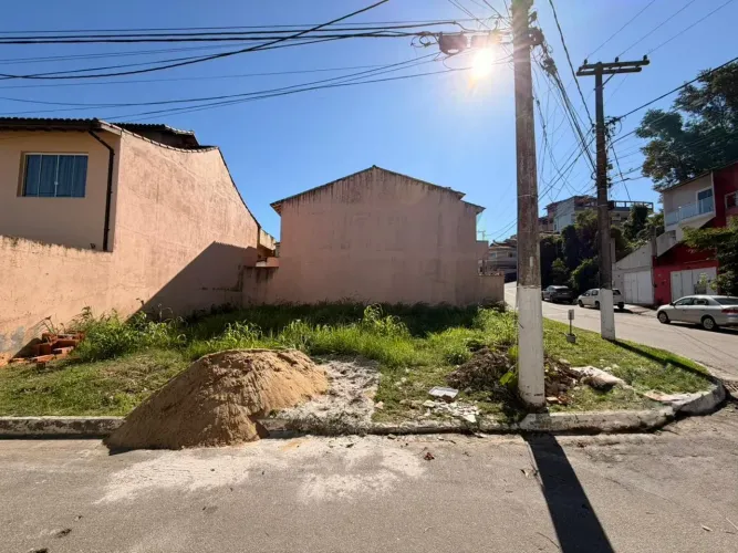 Imóvel para venda possui 219 metros quadrados em Jardim Vitória - Macaé - RJ