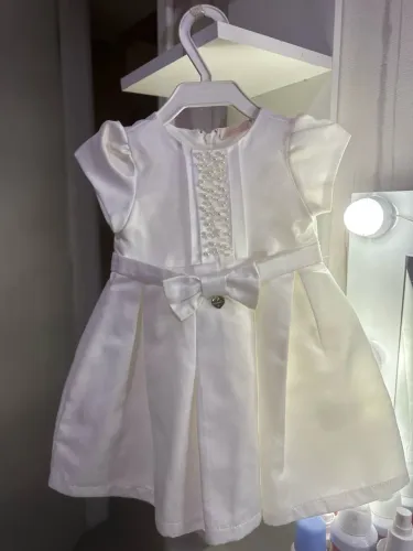 Vestido branco de bebê