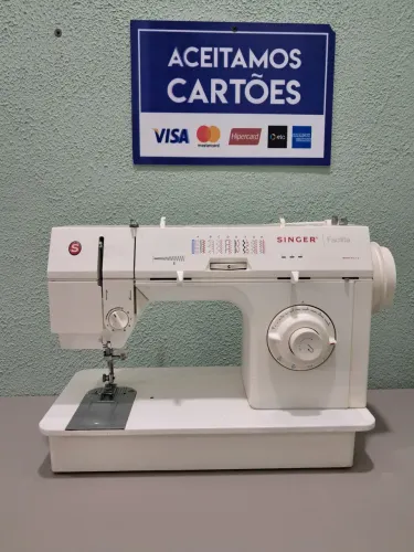 Maquina de costura singer facilita