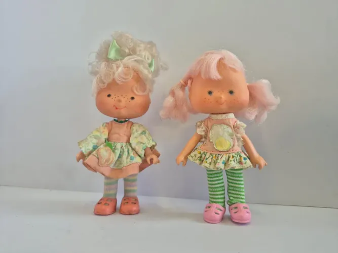 2 bonecas moranguinho anos 70?estrela