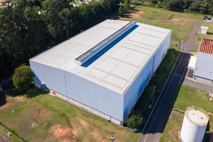 Galpão industrial a 300m da Anhanguera, ampla infraestrutura e fácil acesso às principais