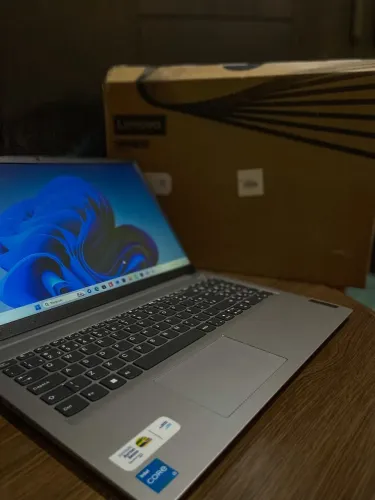 Notebook Lenovo IdeaPad 1i i3 12ª Geração | 8GB | SSD | Completo