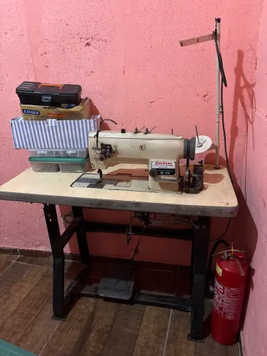 Máquina de costura prespontadeira
