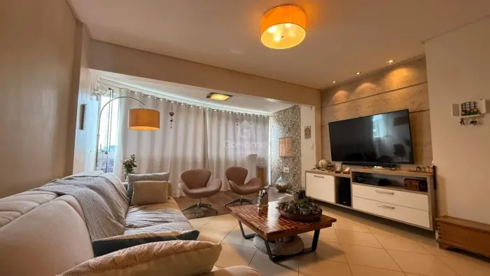 Apartamento semimobiliado com 3 quartos e 2 vagas no Centro de Chapecó