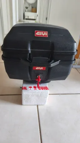 Baú GIVI com churrasqueira