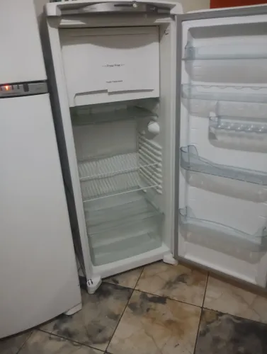 Vendendo geladeira  Frost free