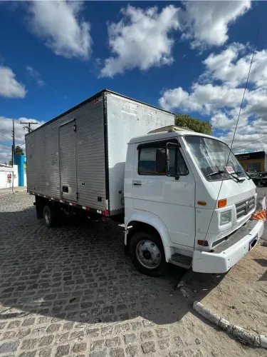 Caminhão VW 8140 Ano 2000 no Baú