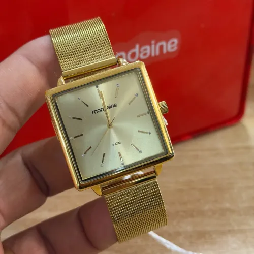 Relógio dourado quadrado mondaine garantia de 1 ano original