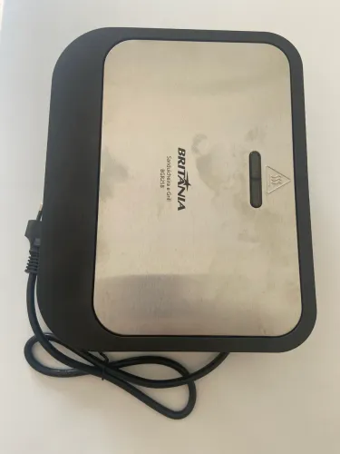 Vende-Se uma sanduicheira Grill nova nunca usada 