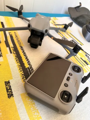 Vende se Drone DJI 3 - ( Precisa de manutenção no Controle )
