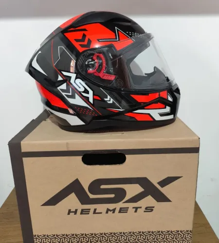 Capacete ASX com óculos