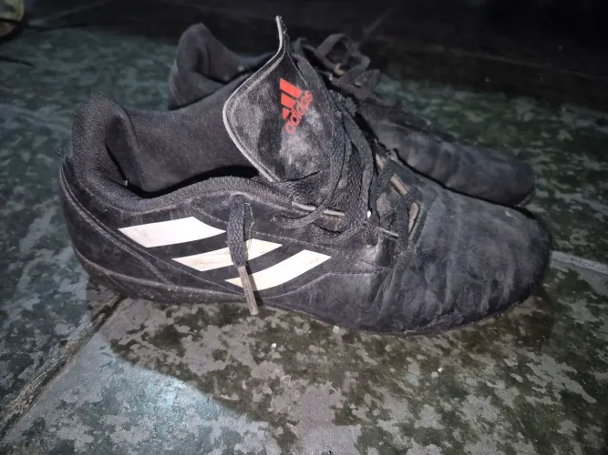 Chuteira Adidas  37 Society 