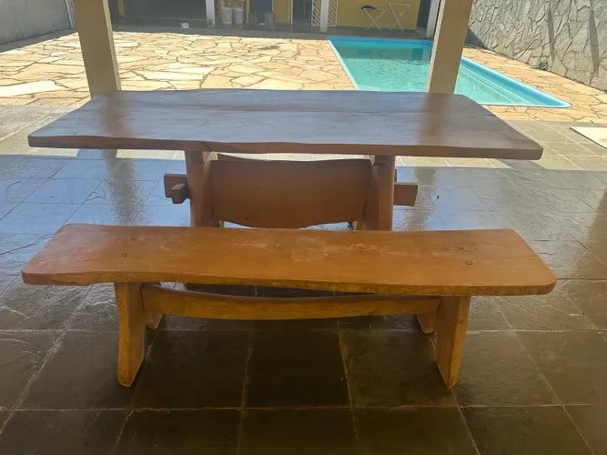 Mesa de madeira externa