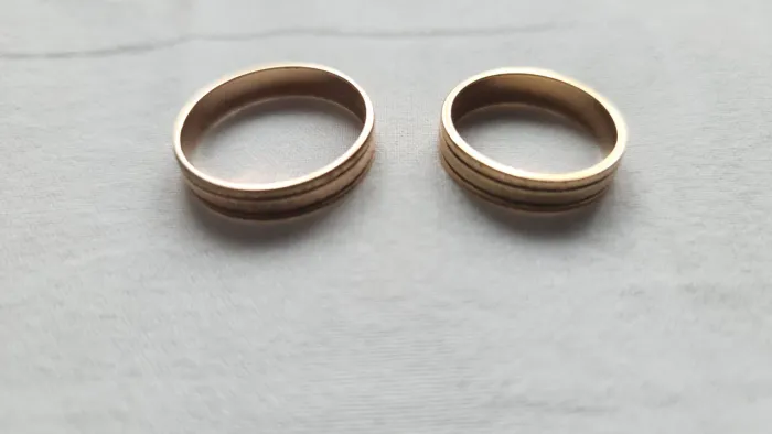 Vendo duas ALIANÇAS/Anéis FOSCAS BANHADAS A OURO 18K - Tam 16 e 22
