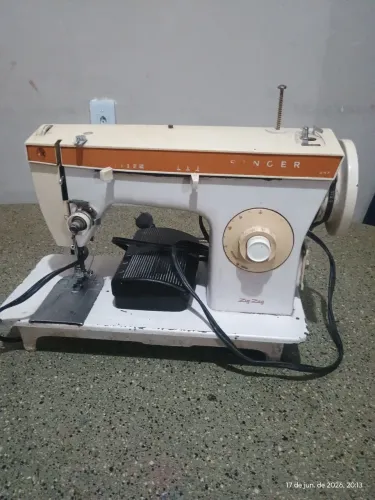 Máquina de costura Singer