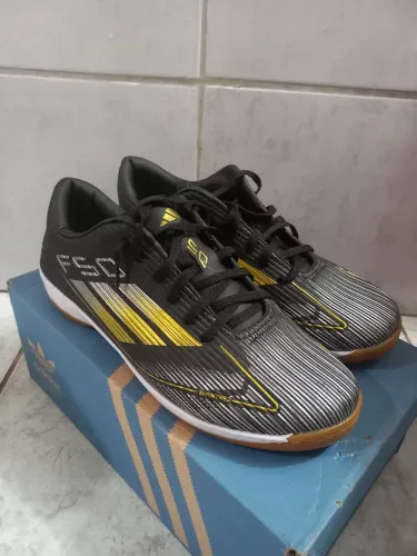 Tenis futsal F50
