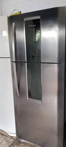 Vendo Geladeira marca Electrolux Frost Free 553 Litros completa Semi Nova Espaçosa