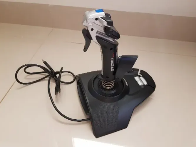 Joystick Saitek ST290pro