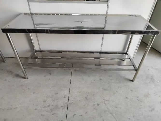 Mesa de apoio em inox para preparo e manipulação - 1,10 x 0,70 x 0,90m