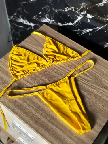 Biquíni modelo bronze Rosa e amarelo GG