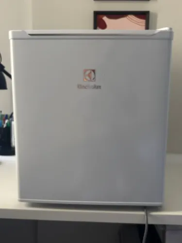 Frigobar Eletrolux em excelente estado !