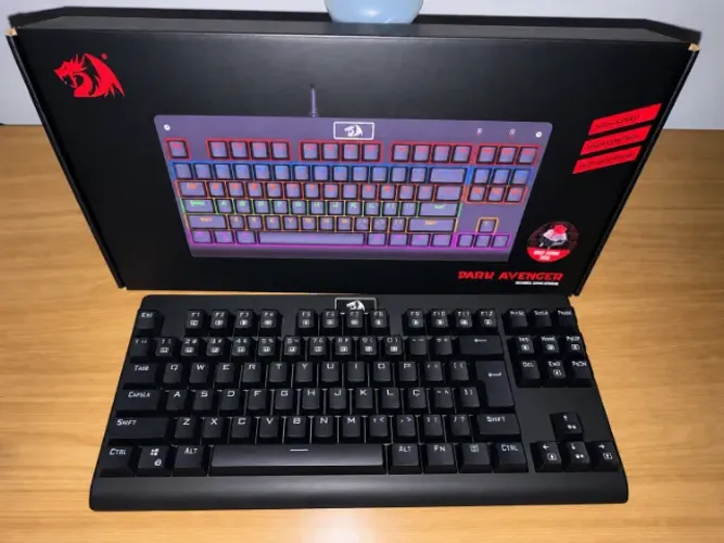 Teclado Mecânico Redragon Dark Avenger K568R (Switch Red) - Completo na Caixa - 100% Funci