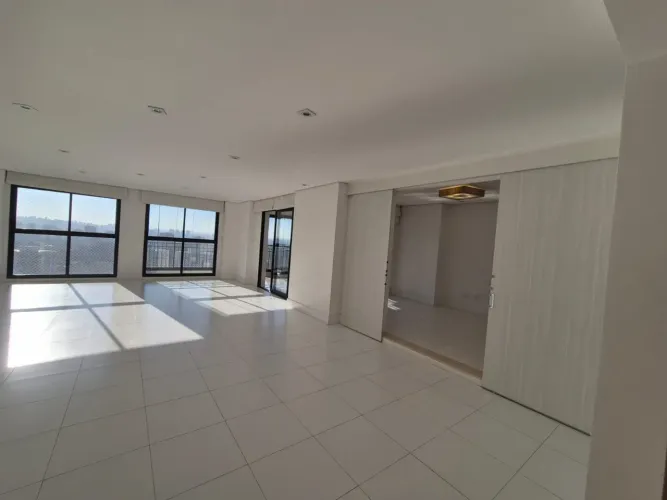 Apartamento de Alto Padrão para Locação em Santo Amaro 310m² com 4 Suítes , 5 Vagas de Gar