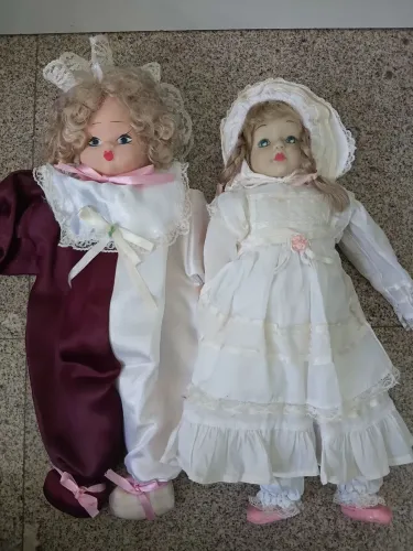DUAS BONECAS DE PORCELANA VINTAGE