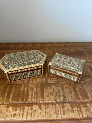 DUAS CAIXINHAS EM MARCHETARIA