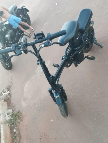 Bicicleta elétrica dobrável