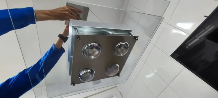 Seis lindos lustres em Aço e Vidro por R$ 300,00 em excelente estado.