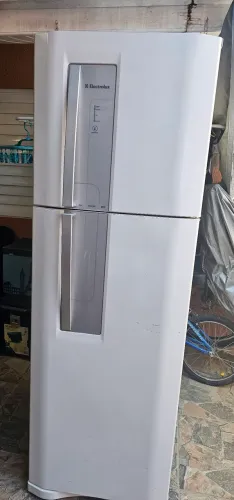 Geladeira Electrolux DF42 Frost Free