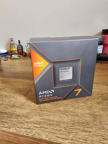 AMD Ryzen 7 8700G Novo Lacrado