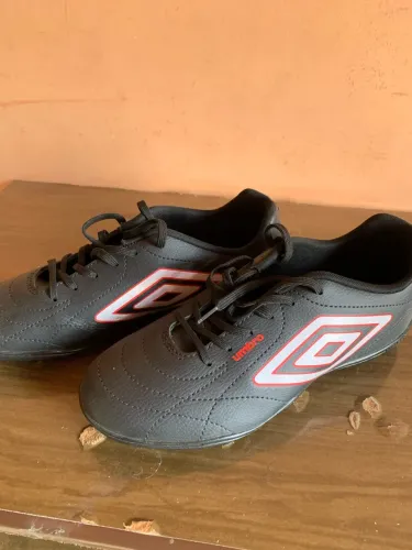Chuteira Society Umbro Class Footballer Unissex - Preto+Branco