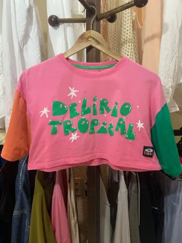 Camiseta Cropped - Delírio Tropical - Herbbbbie - Tamanho M