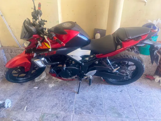 Moto mt 03 bem novinha