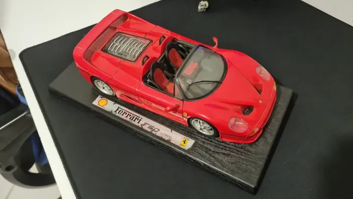 Miniatura Ferrari F50
