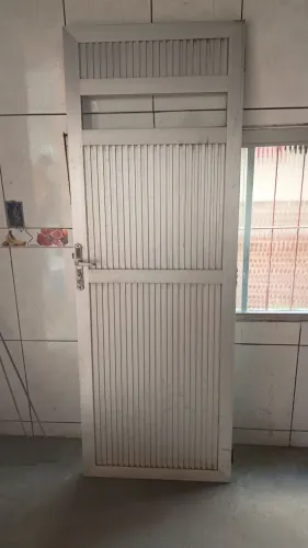 Porta alumínio