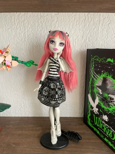 Boneca Monster High - Rochelle Goyle (Básica)