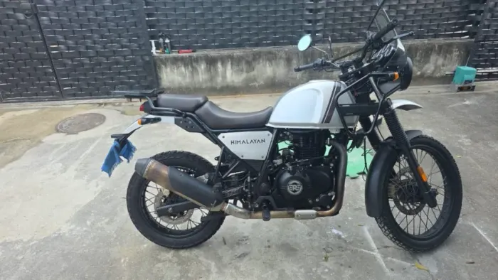 Royal Enfield Himalayan 411 - Aventura e Estilo em Duas Rodas