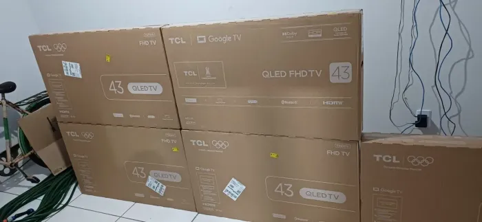 Vendo TV 43 polegadas TCL QLED lacrada e nota fiscal