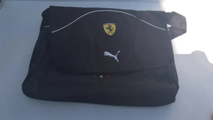 Bolsa de mão preta Puma Ferrari