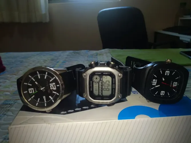 Vendo três relógios usados mas em ótimo estado