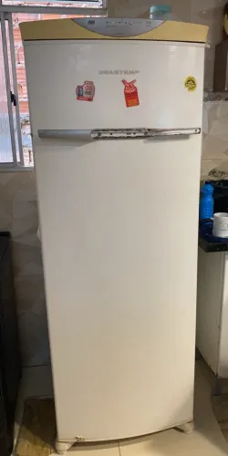 Geladeira toda boa 
