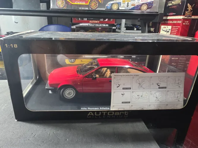Miniatura 1:18 Alfa Romeo Alfetta GTV 2.0 1980 novo Marca Autoart