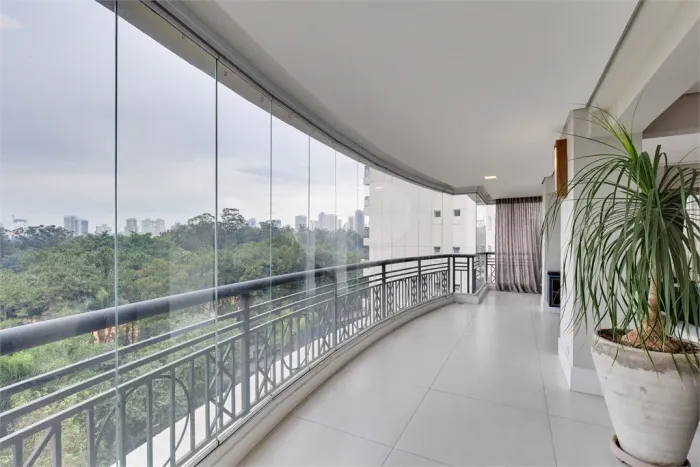 Apartamento para alugar com 4 suítes no condomínio Hípica Boulevard, São Paulo - SP