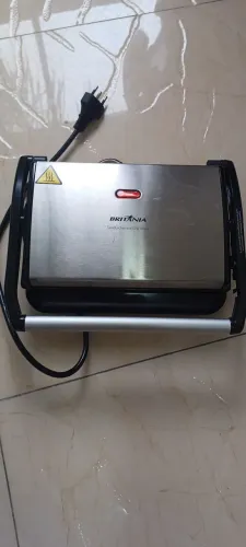 Sanduicheira e grill Britânia usada