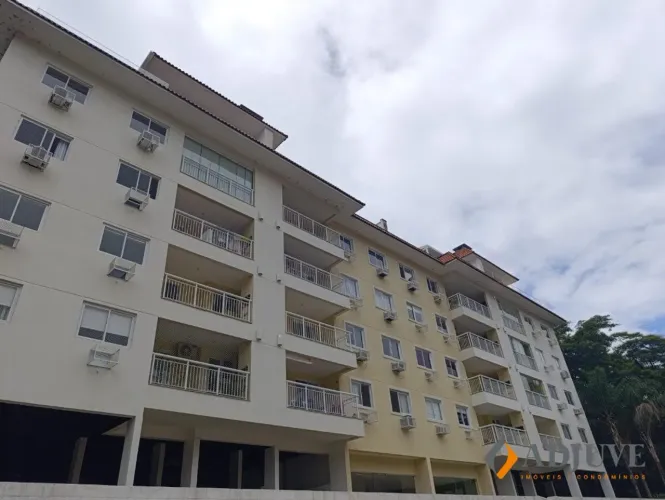 Cobertura com 4 quartos(1 suíte) em Itaipava!